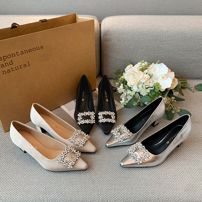Women Formal Wear Heels - Zwarte satijnen pumps met spitse neus