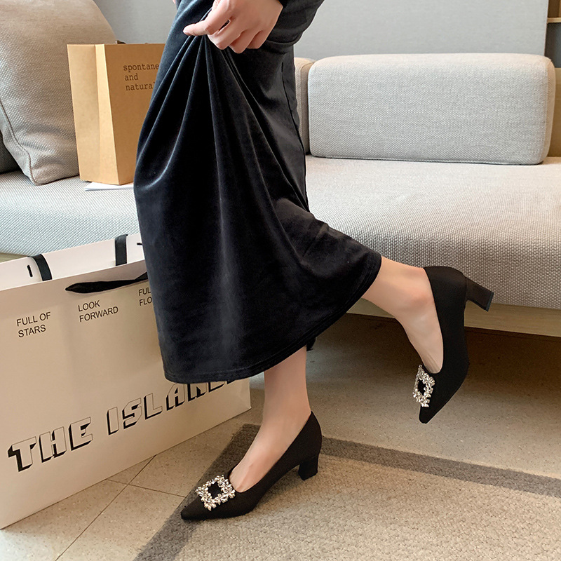 Zwarte satijnen pumps met spit - Women Formal Wear Heels recensie en prijs